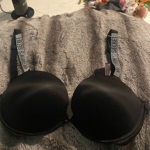 Victoria’s Secret Black bombshell bra